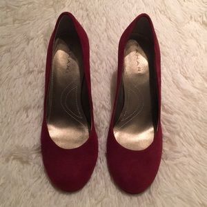 NEW TAHARI COLETTE SUEDE PUMPS